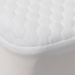 Comprar en RELAXIA ANDORRA. Protector de colchón acolchado impermeable COSMETIC de https://bsensible.com/ La mejor tienda de muebles y descanso de Andorra. Es la nueva generación de acolchado que se adapta perfectamente al colchón y aporta un extra de comodidad. Además de protegerlo, también es impermeable y transpirable. Reúne las siguientes propiedades: Actividad antibacteriana permanente. Propiedades cosméticas, con materiales que aceleran la regeneración de las células de la piel. Reducción de los malos olores. Barrera protectora contra ácaros, hongos y bacterias. Efecto permanente, sin tratamientos químicos. Ropa de cama producida con responsabilidad social, trazabilidad total y sostenibilidad ambiental, fabricada totalmente en Europa.